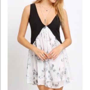 ‼️3/$20 or 4/$25‼️ Flowy dress